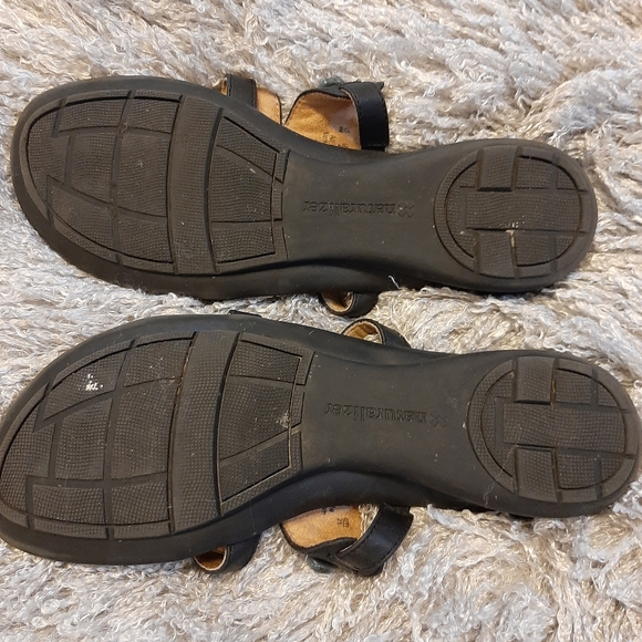 Naturalizer beaded sandals. Used . Size 8 - Picture 8 of 8